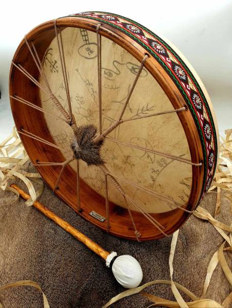Tambour chamanique 45 cm en buffle, fait main à La Seyne sur mer en Provence.